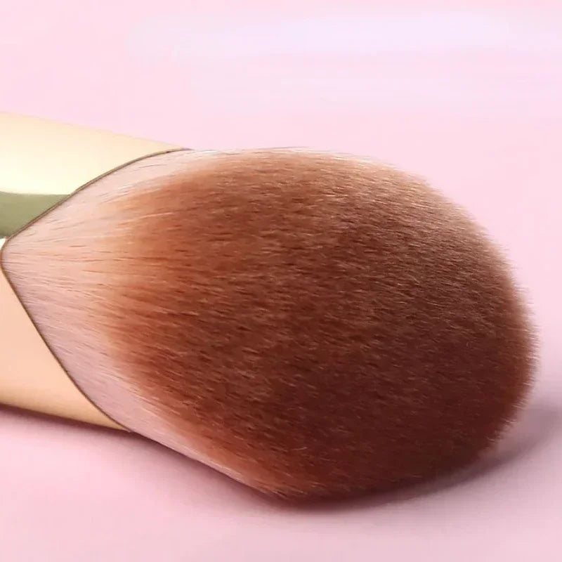 Foundation & Concealer Borste – Perfekt Täckning Varje Gång