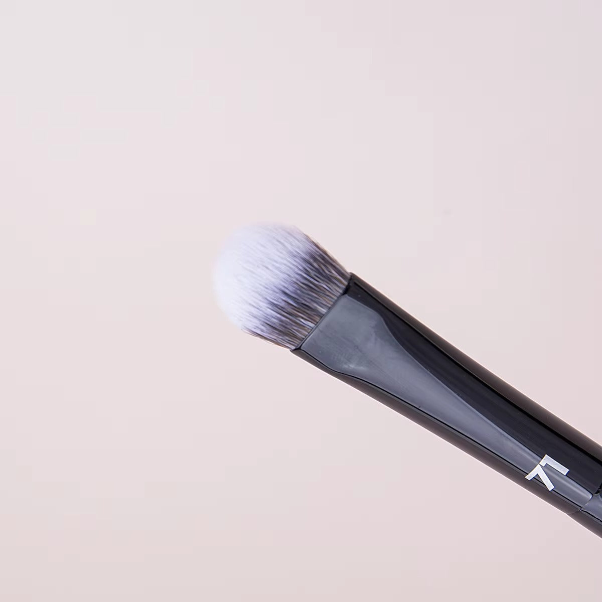 Sned Concealerborste – Perfekt Precision & Täckt Finish