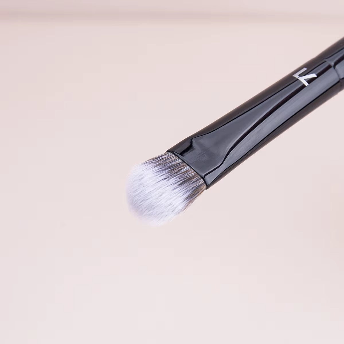 Sned Concealerborste – Perfekt Precision & Täckt Finish